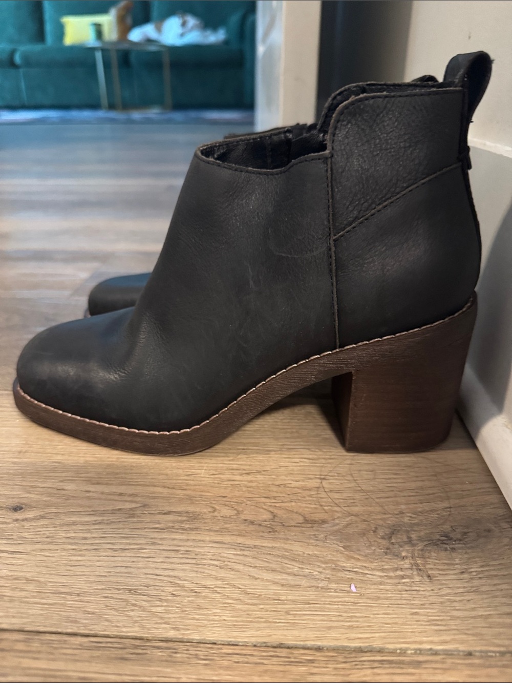 Crown Vintage Black Leather Ankle Booties with Block Heel - Picture 7 of 8